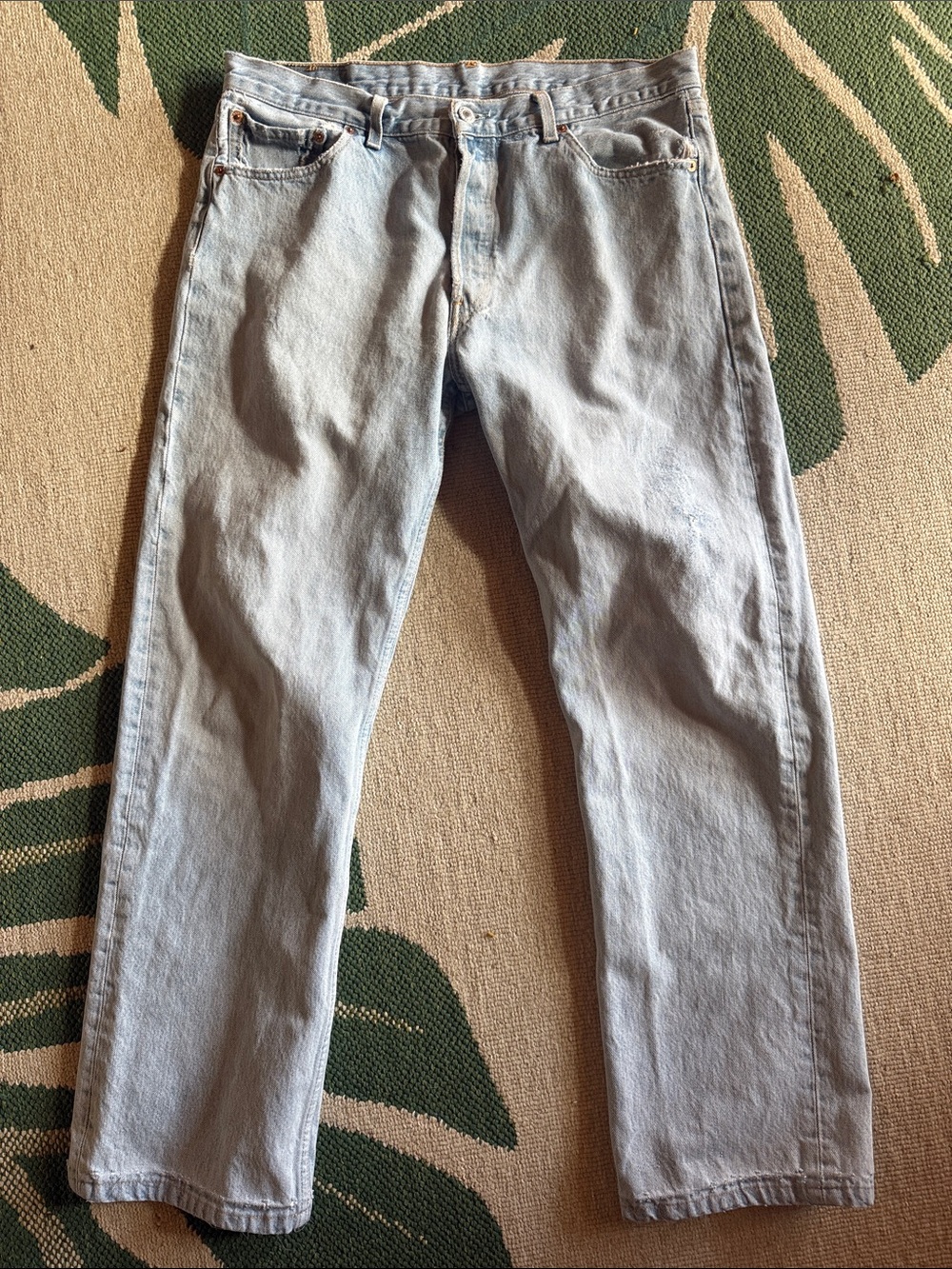 Vintage Levi’s 501 Light Wash distressed Jeans Classic Straight Made in Spain 36